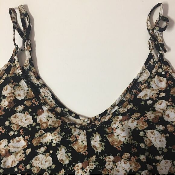 PacSun Black Floral V-Neck Semi-Cropped Top EUC Size S - Picture 10 of 10